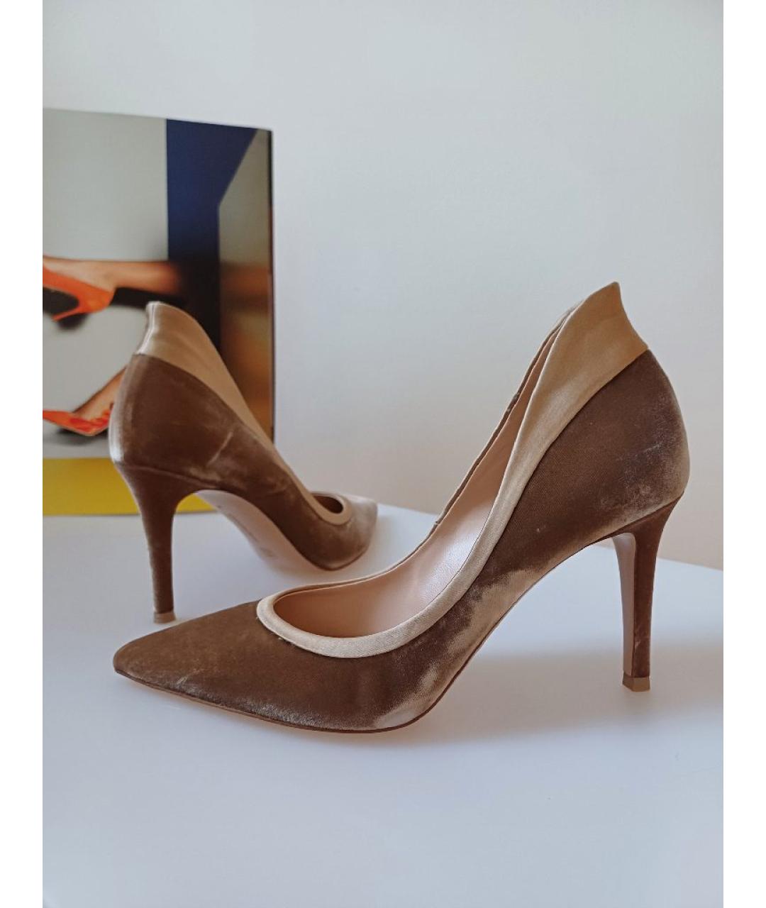 GIANVITO ROSSI Коричневые бархатные туфли, фото 3