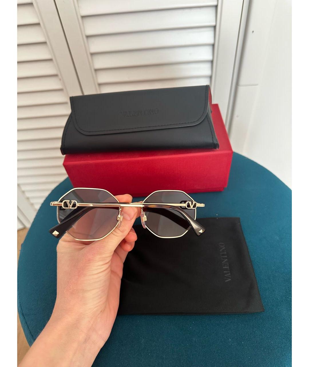 VALENTINO Коричневые металлические солнцезащитные очки, фото 3