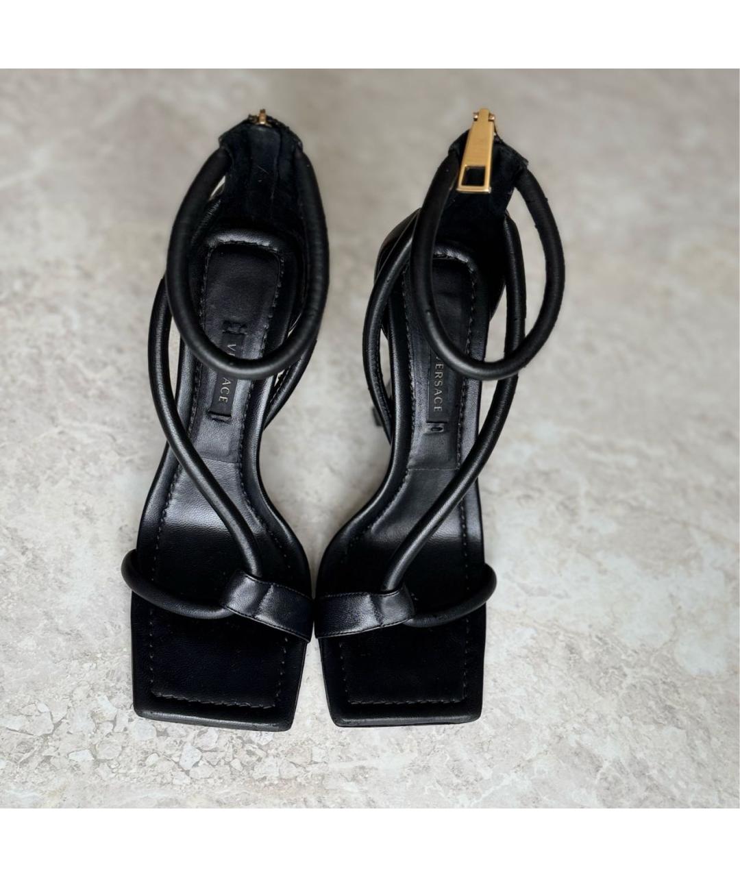 VERSACE Черные кожаные босоножки, фото 2