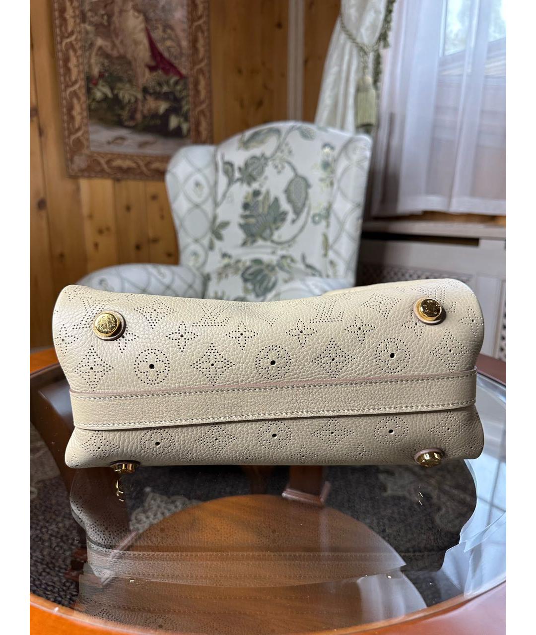 LOUIS VUITTON Бежевая кожаная сумка с короткими ручками, фото 5