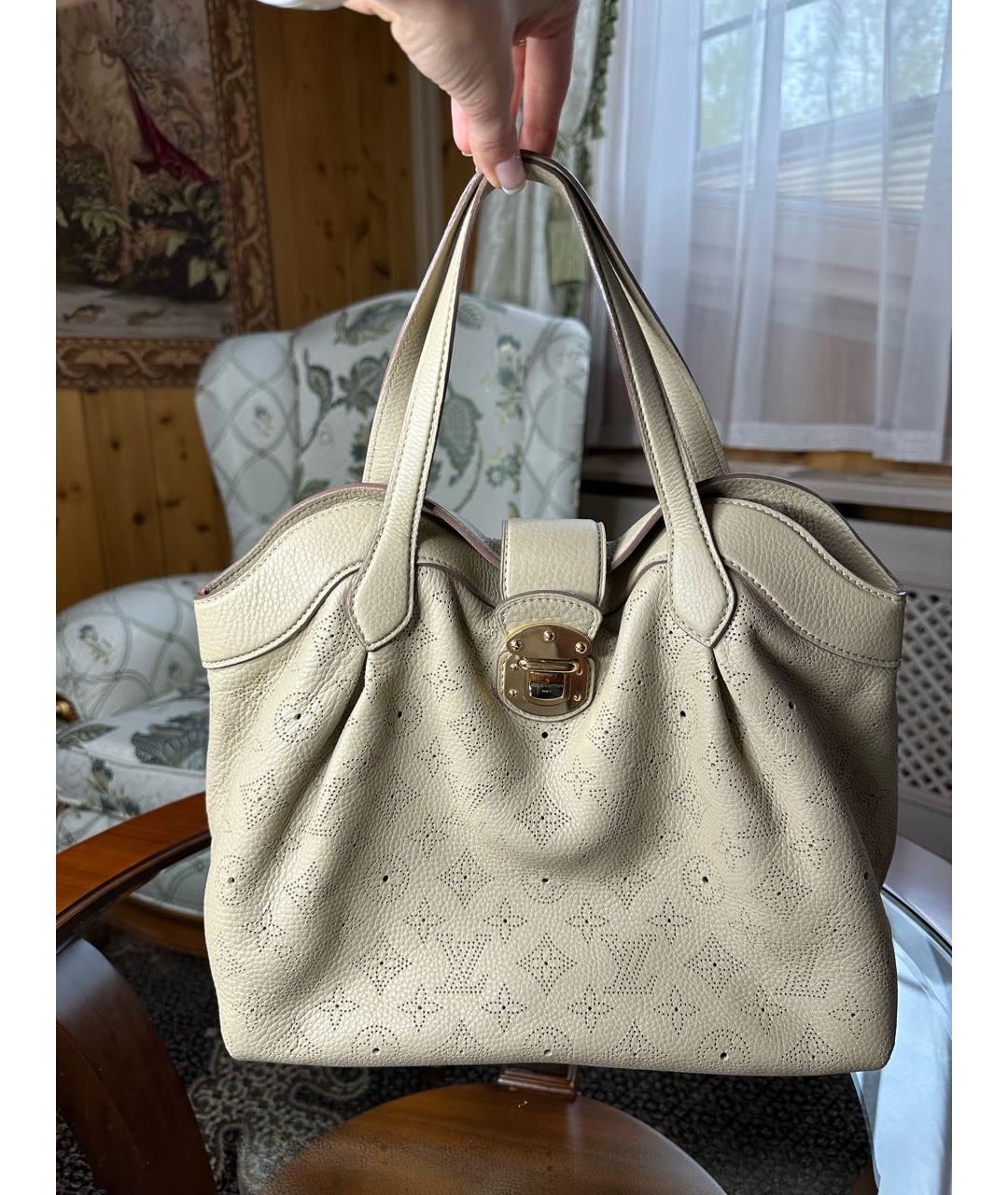 LOUIS VUITTON Бежевая кожаная сумка с короткими ручками, фото 2