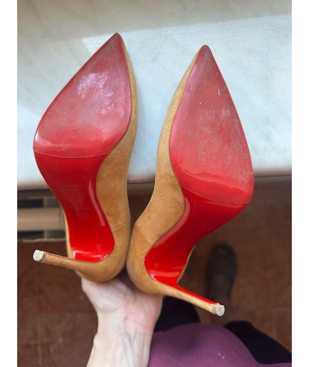 CHRISTIAN LOUBOUTIN Бежевые замшевые туфли, фото 5