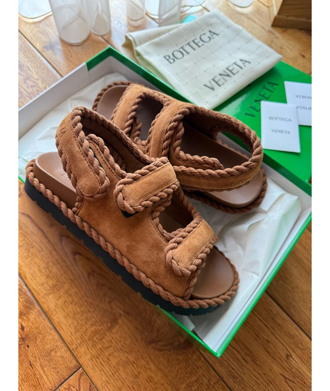 BOTTEGA VENETA Коричневые замшевые сандалии, фото 3