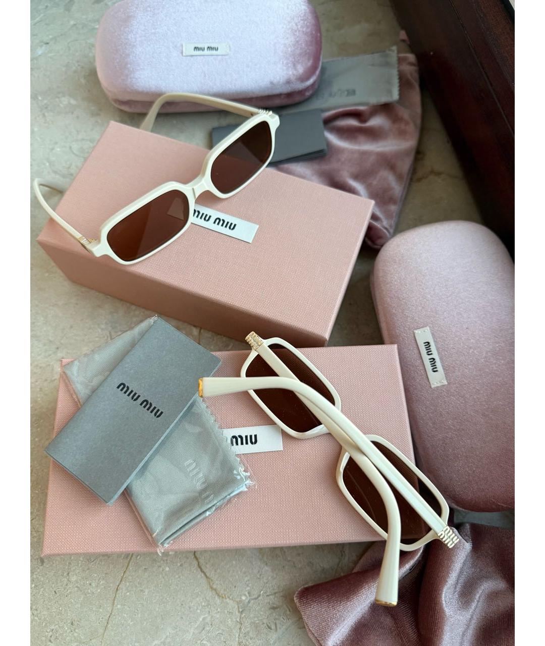 MIU MIU Бежевые пластиковые солнцезащитные очки, фото 2