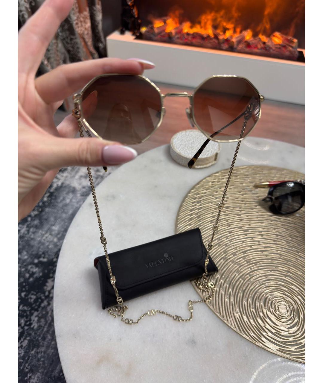 VALENTINO Коричневые металлические солнцезащитные очки, фото 2