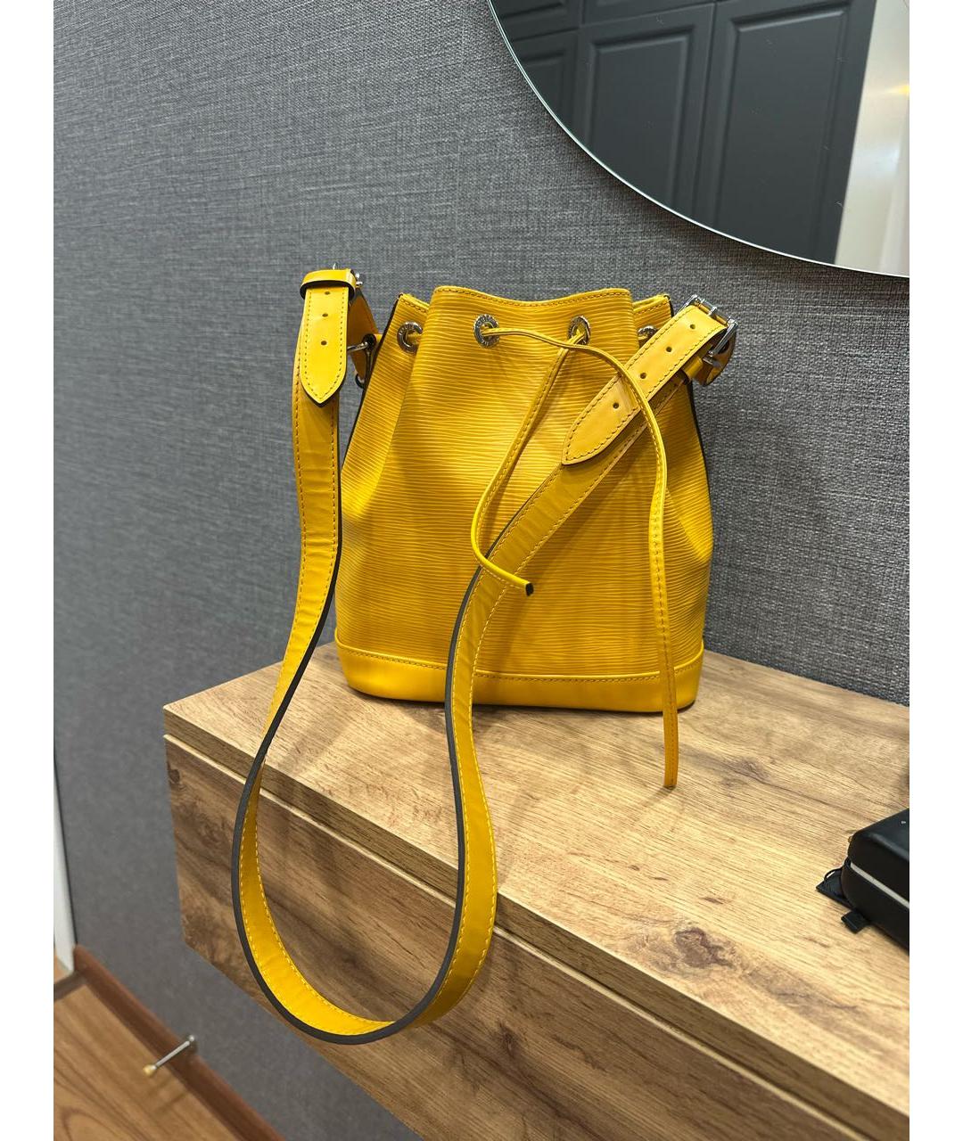 LOUIS VUITTON Желтая кожаная сумка через плечо, фото 9