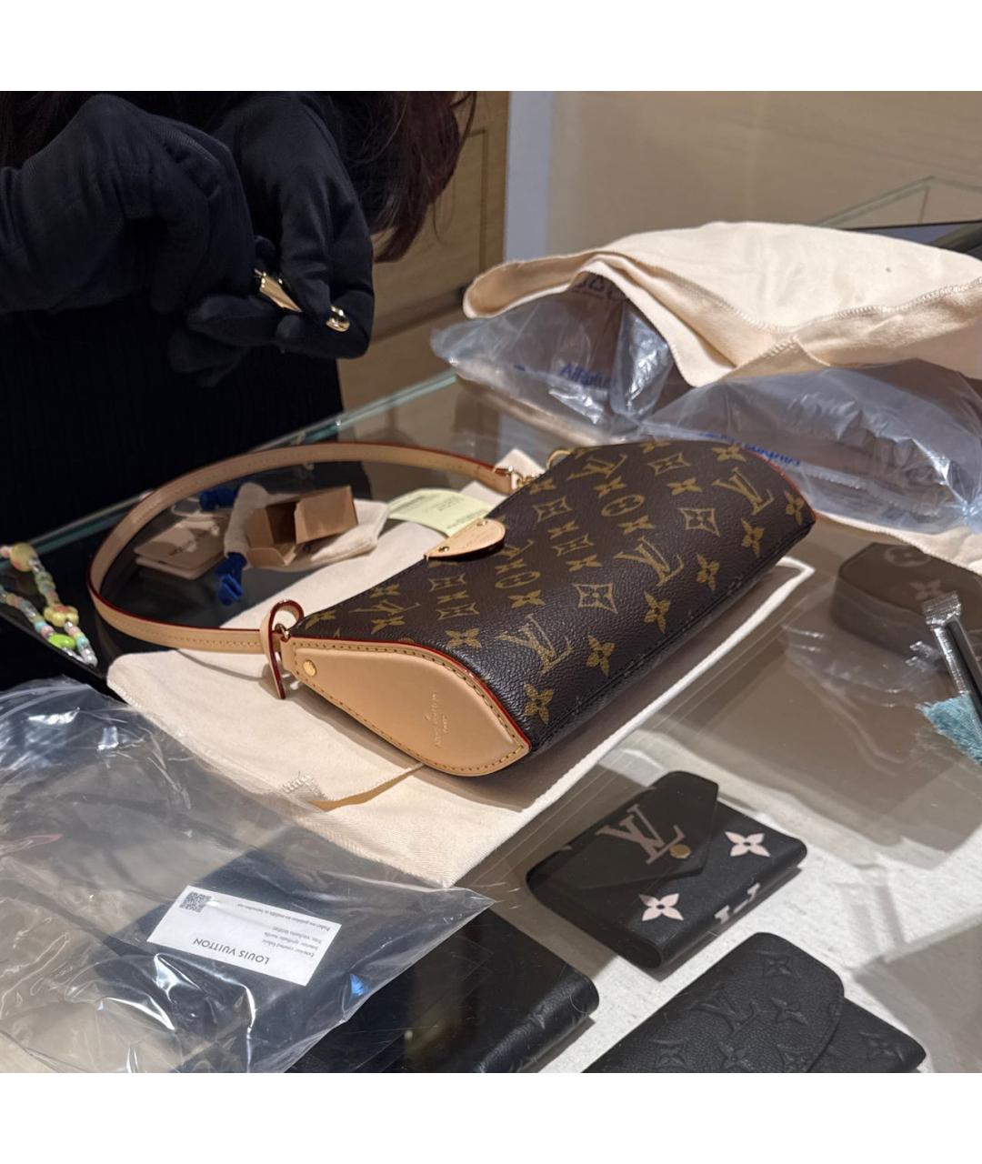 LOUIS VUITTON Коричневая кожаная сумка через плечо, фото 6