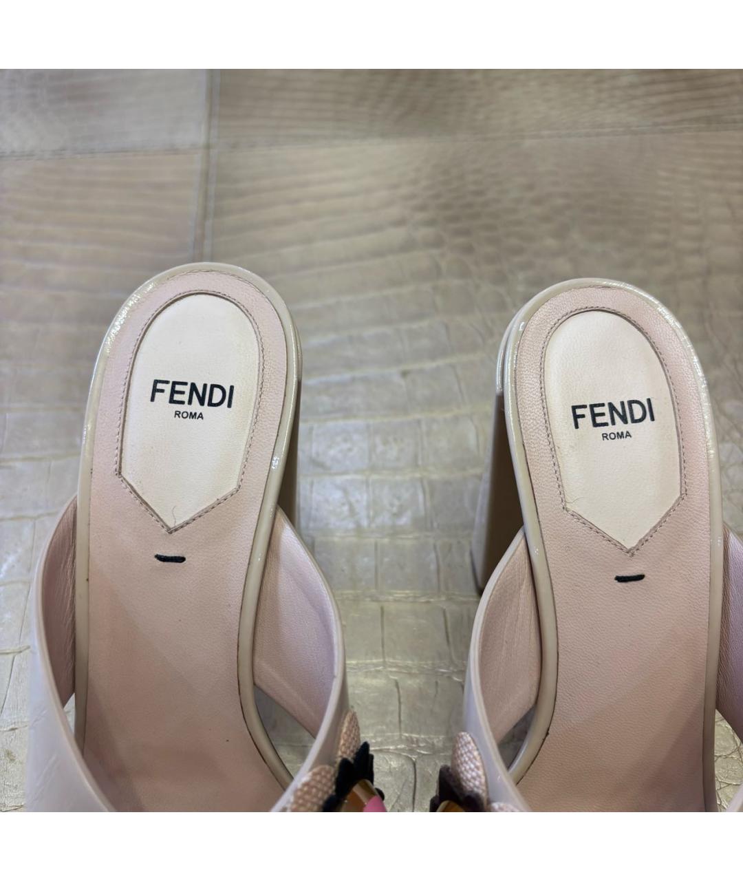 FENDI Бежевые мюли из лакированной кожи, фото 3