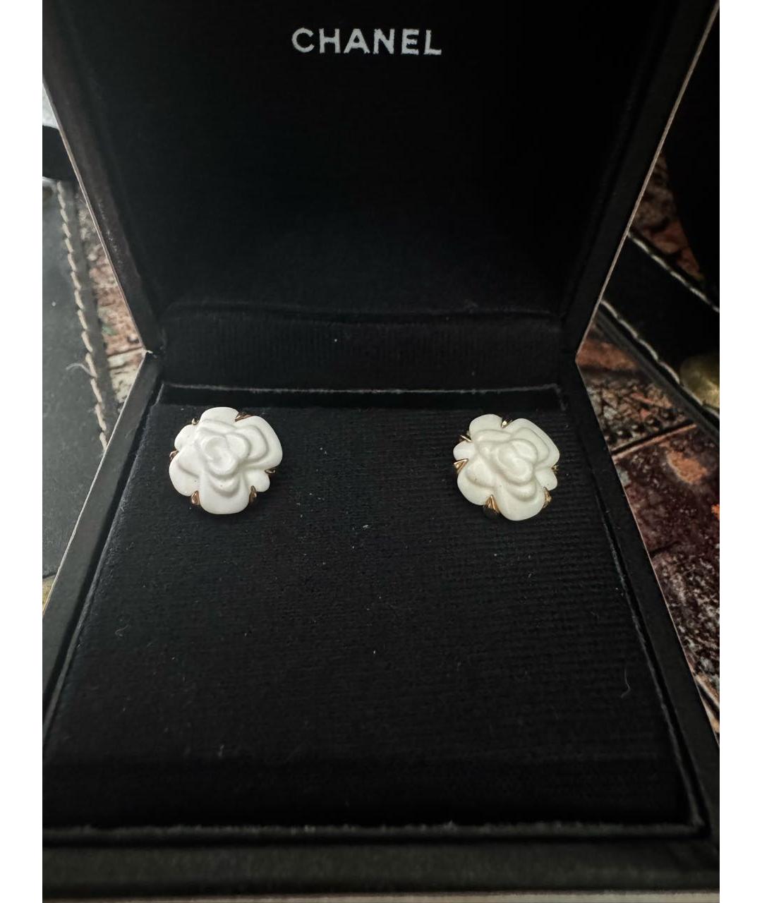 CHANEL Белые серьги из желтого золота, фото 3