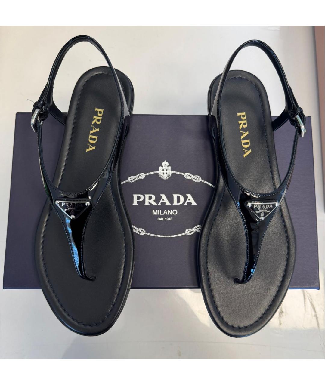 PRADA Черные сандалии из лакированной кожи, фото 2