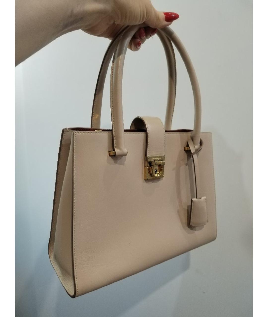 FERRAGAMO Бежевая кожаная сумка с короткими ручками, фото 10