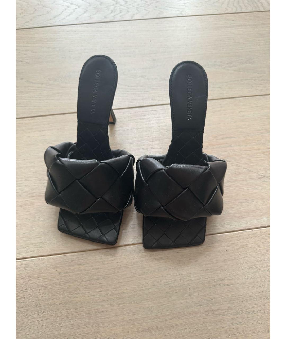 BOTTEGA VENETA Черные кожаные босоножки, фото 3