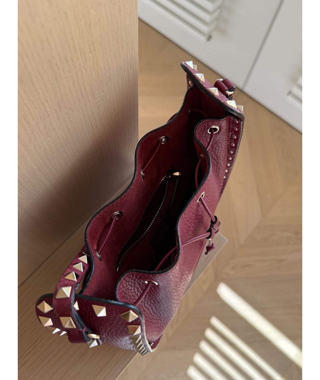 VALENTINO Бордовая кожаная сумка через плечо, фото 4