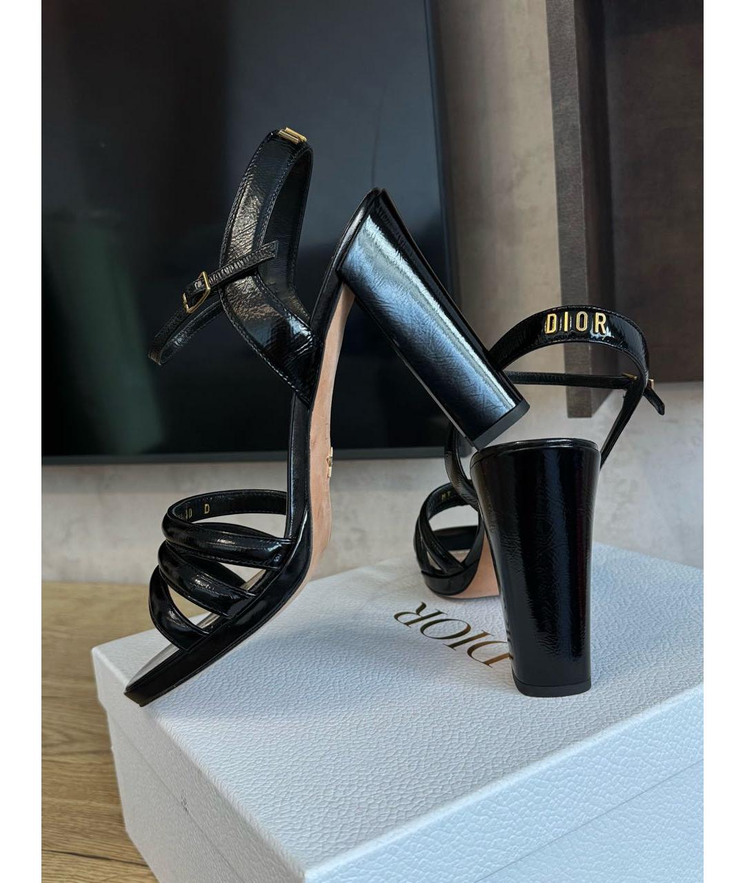 CHRISTIAN DIOR Черные босоножки из лакированной кожи, фото 6