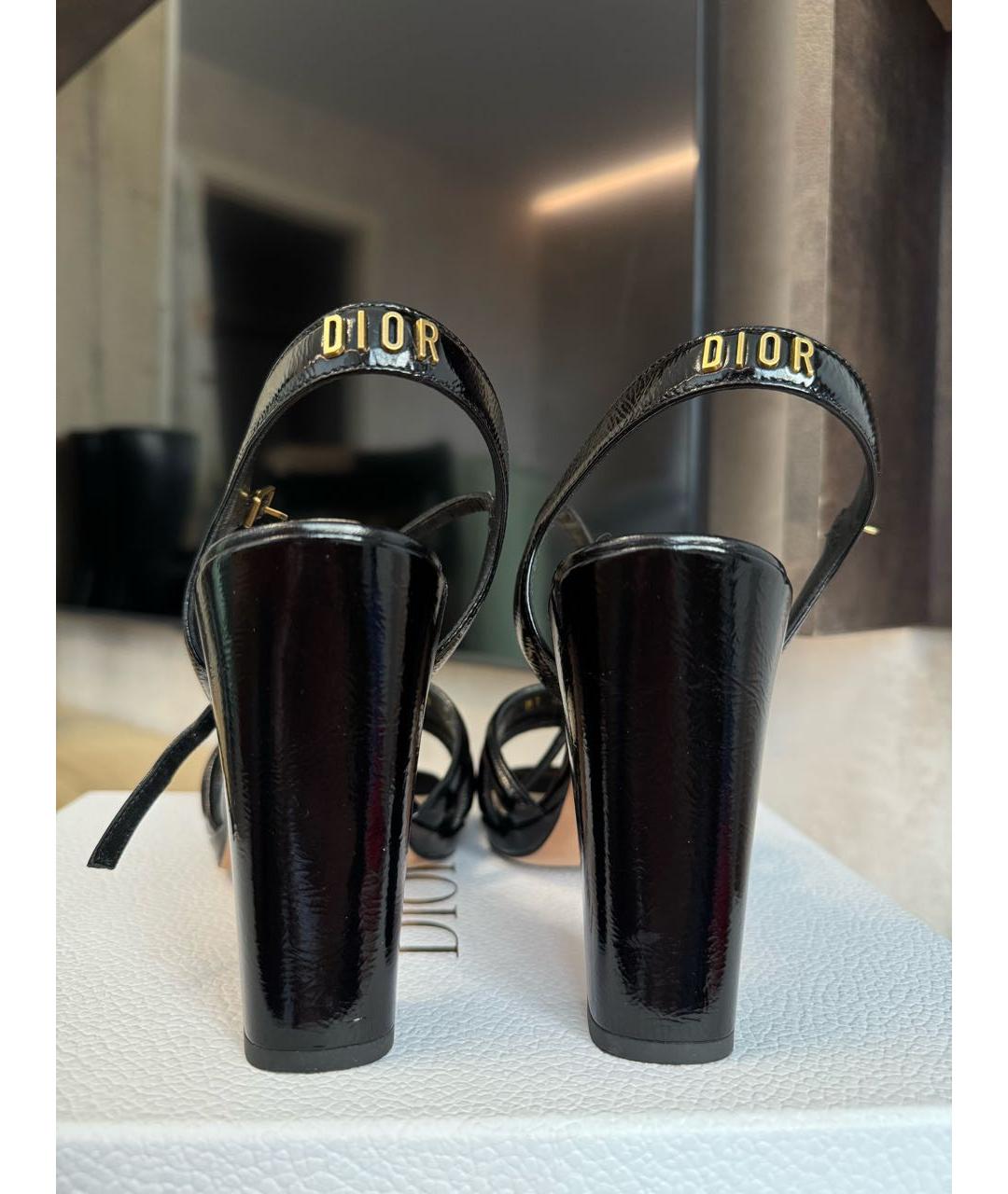 CHRISTIAN DIOR Черные босоножки из лакированной кожи, фото 4