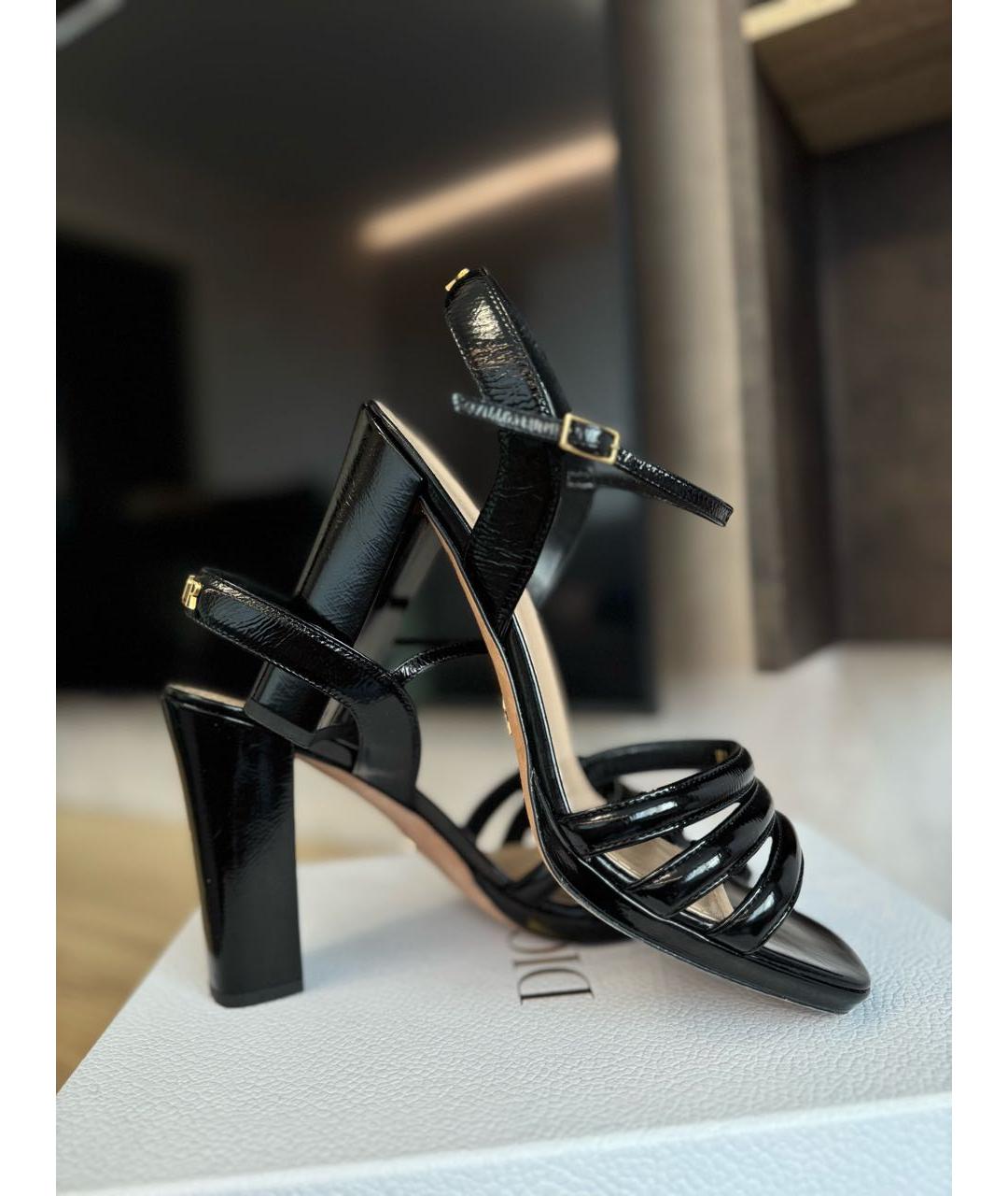 CHRISTIAN DIOR Черные босоножки из лакированной кожи, фото 5