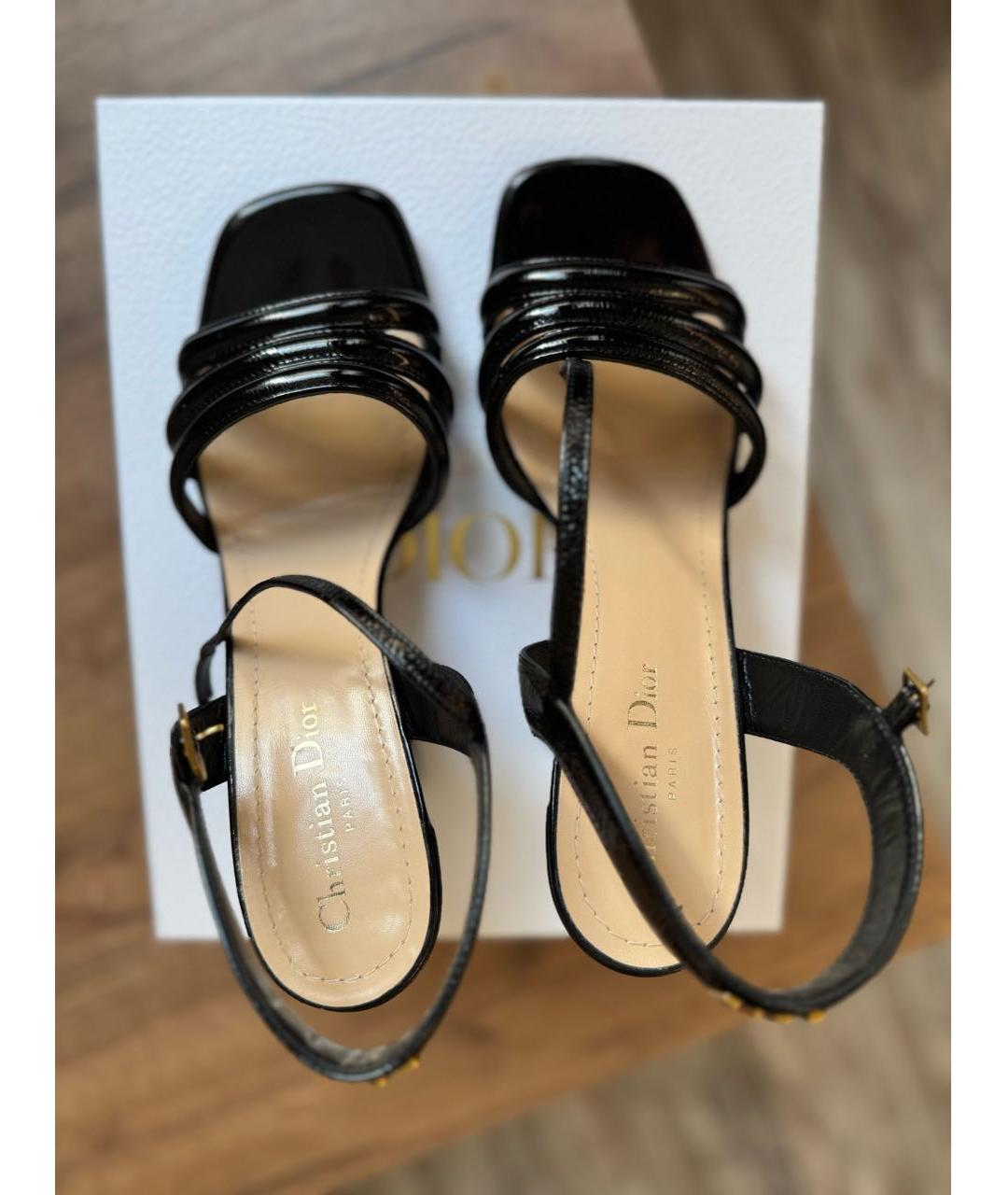 CHRISTIAN DIOR Черные босоножки из лакированной кожи, фото 3