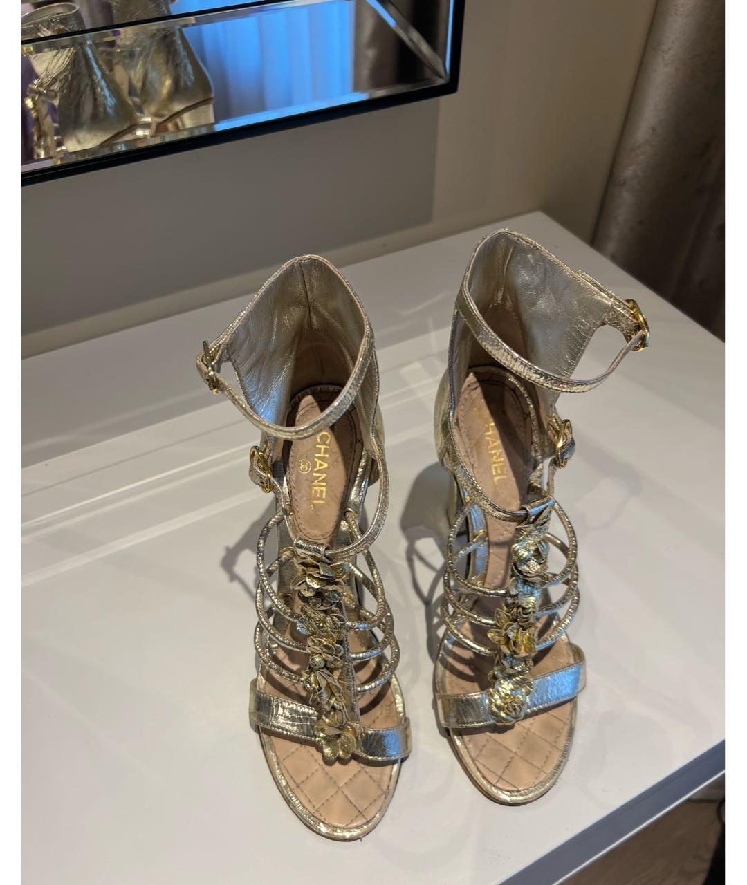 CHANEL Золотые кожаные босоножки, фото 2