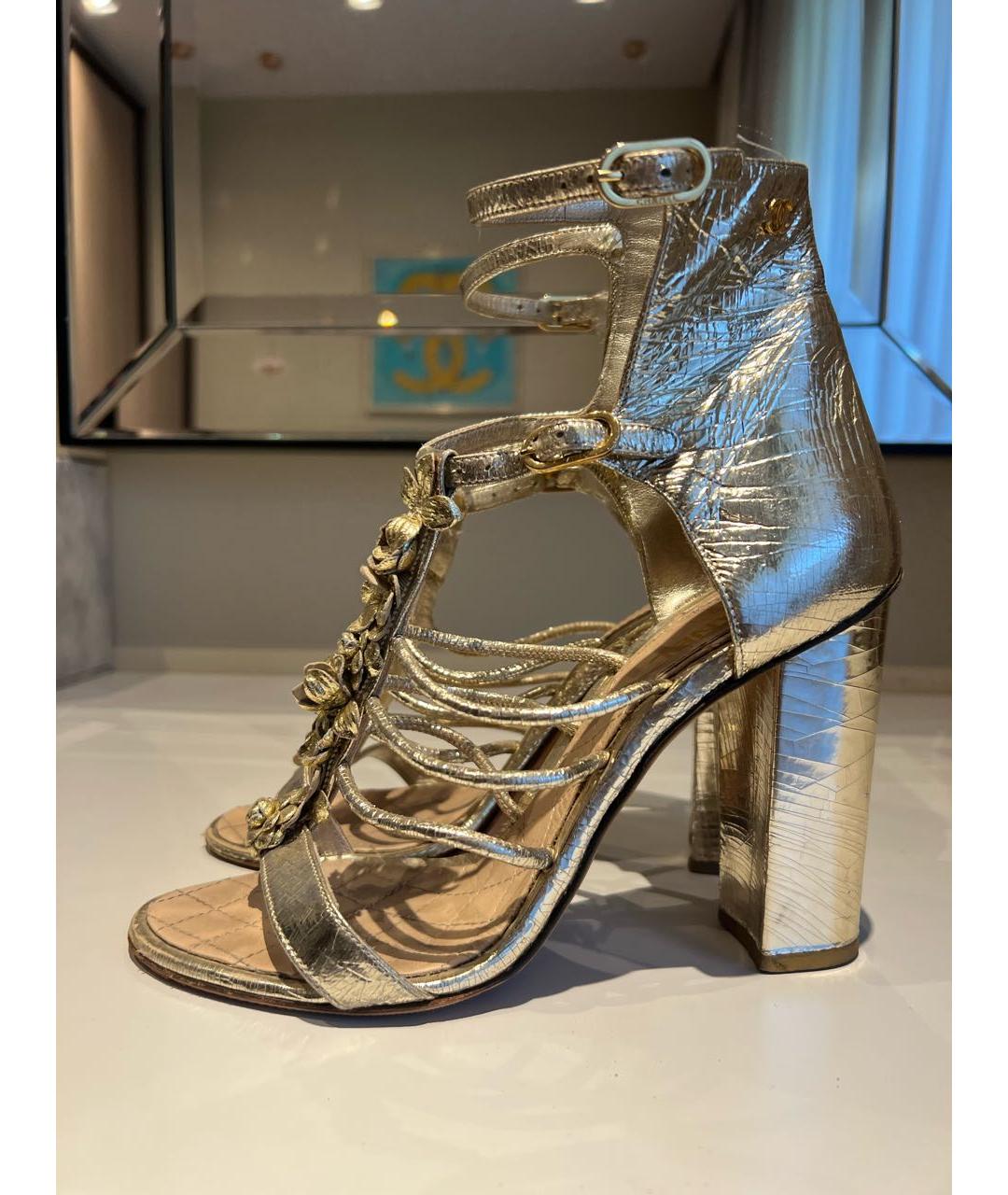 CHANEL Золотые кожаные босоножки, фото 5
