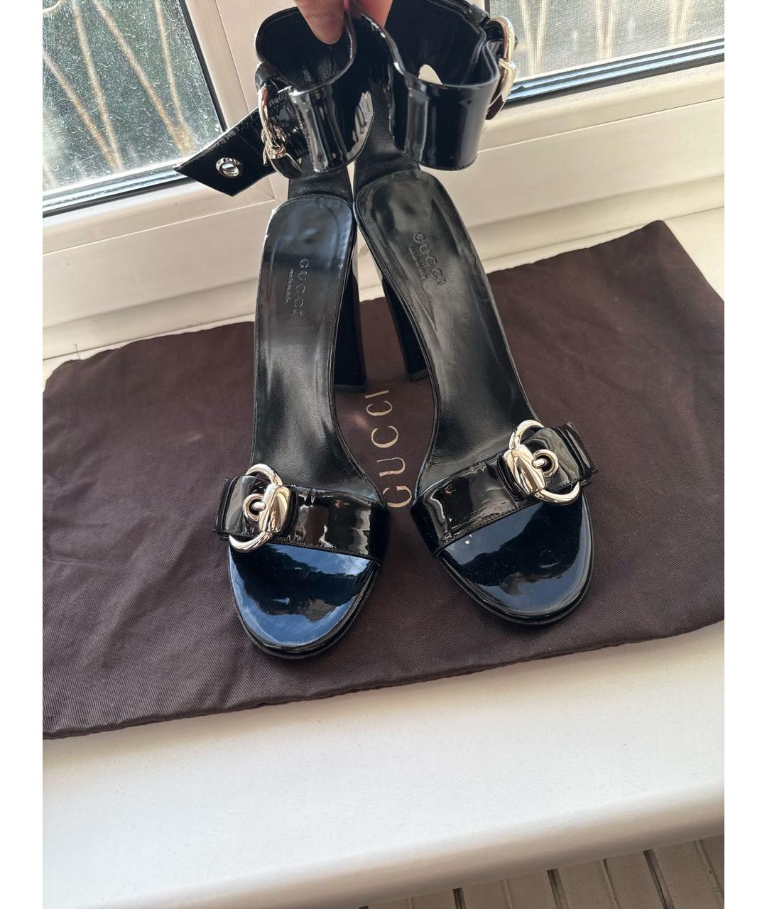 GUCCI Черные босоножки из лакированной кожи, фото 2