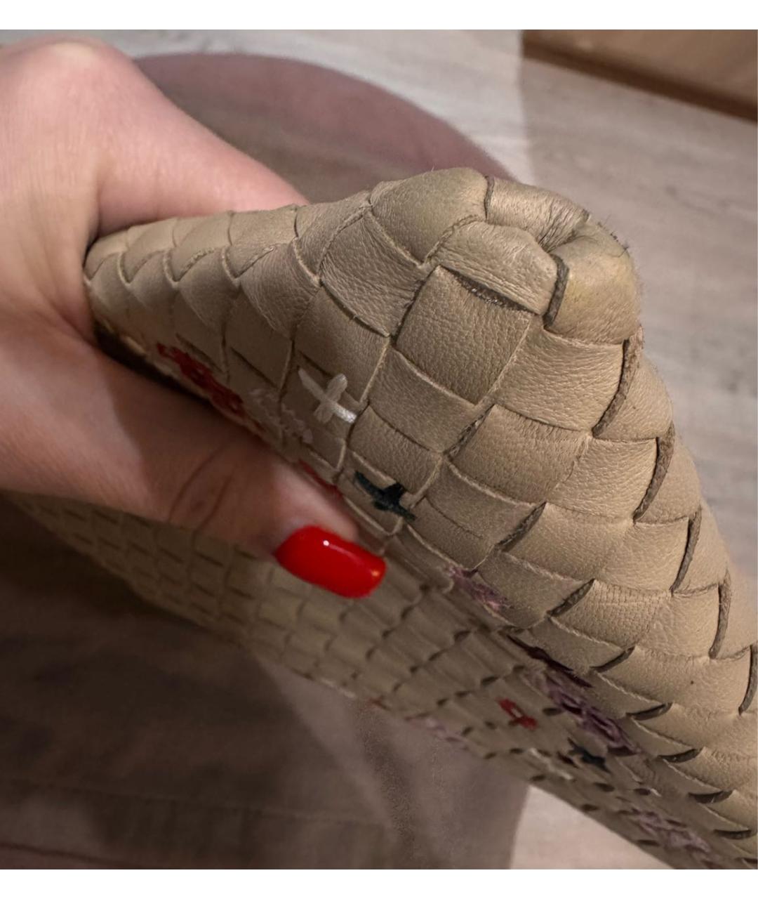 BOTTEGA VENETA Бежевая кожаная косметичка, фото 7