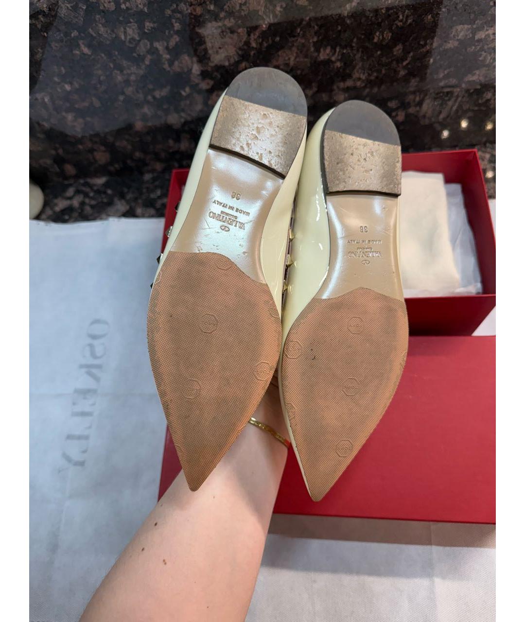 VALENTINO Белые балетки из лакированной кожи, фото 8