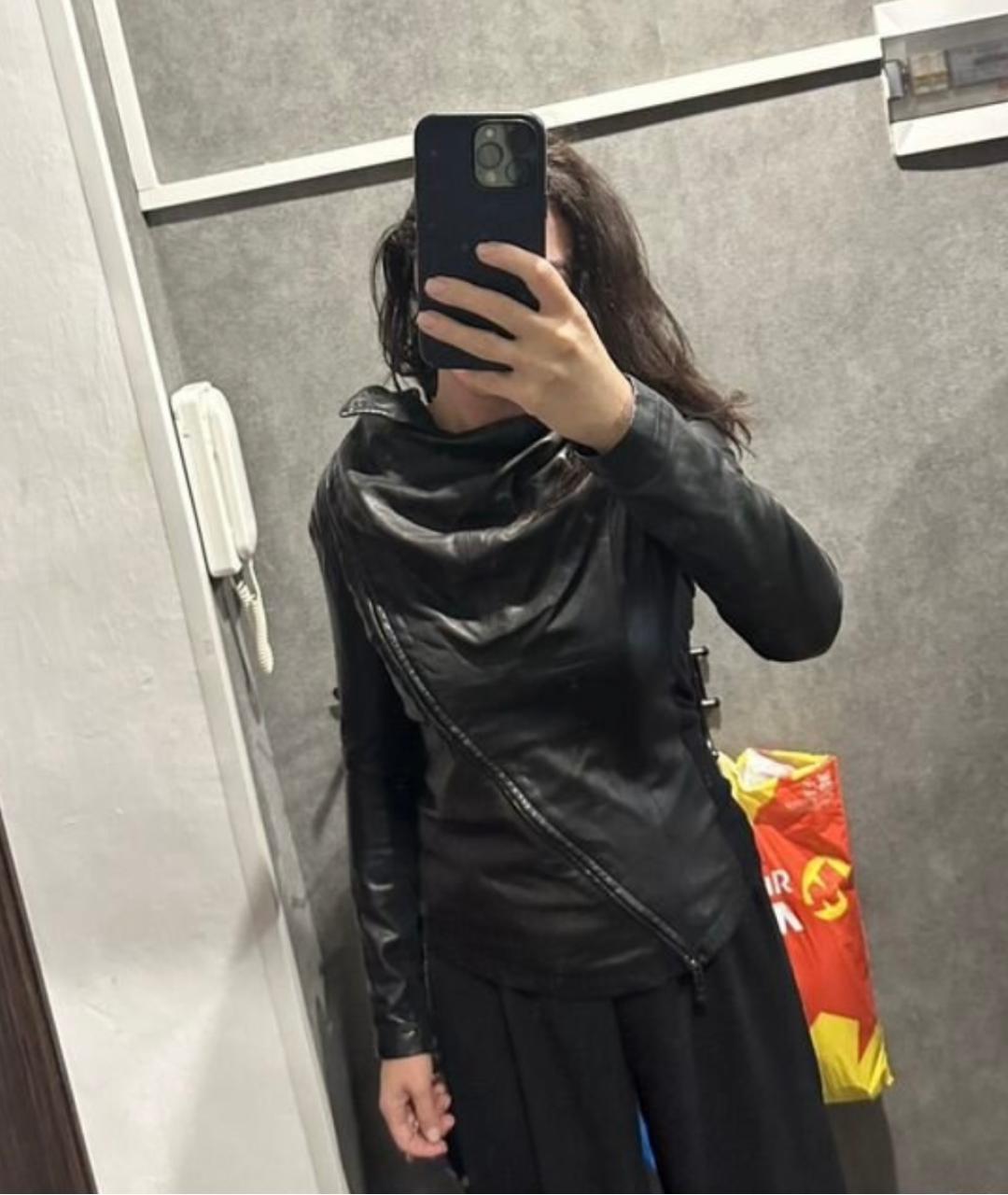 EMPORIO ARMANI Черная кожаная куртка, фото 2