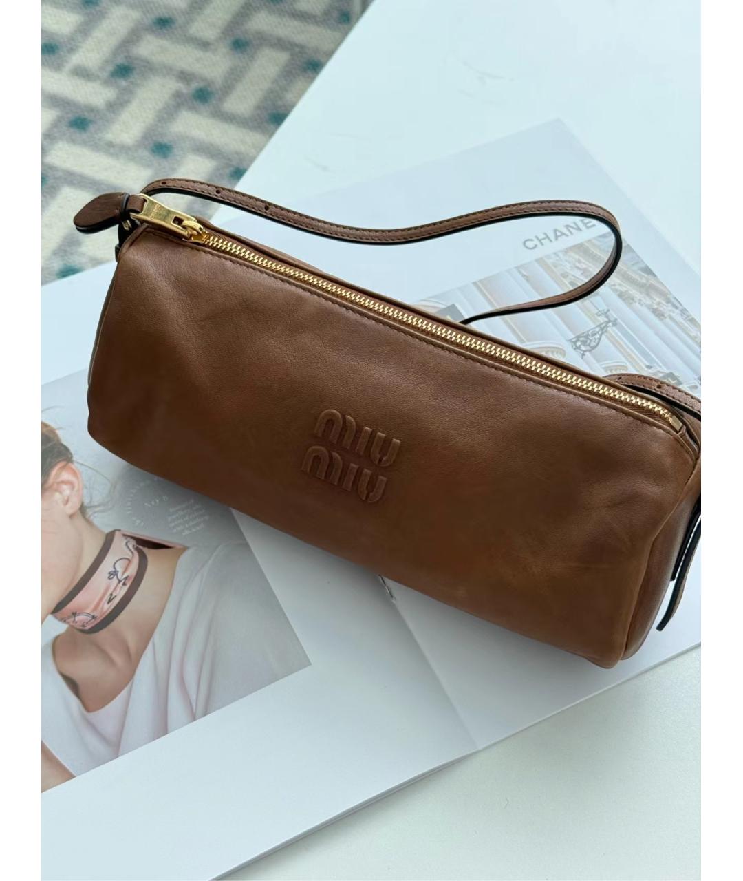 MIU MIU Коричневая кожаная сумка с короткими ручками, фото 3