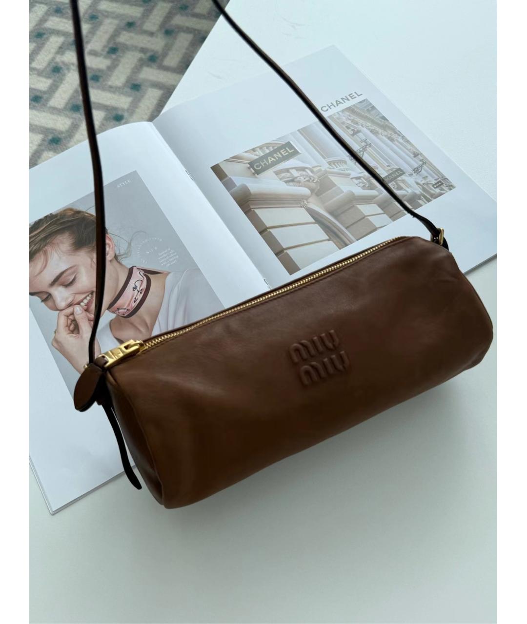 MIU MIU Коричневая кожаная сумка с короткими ручками, фото 5
