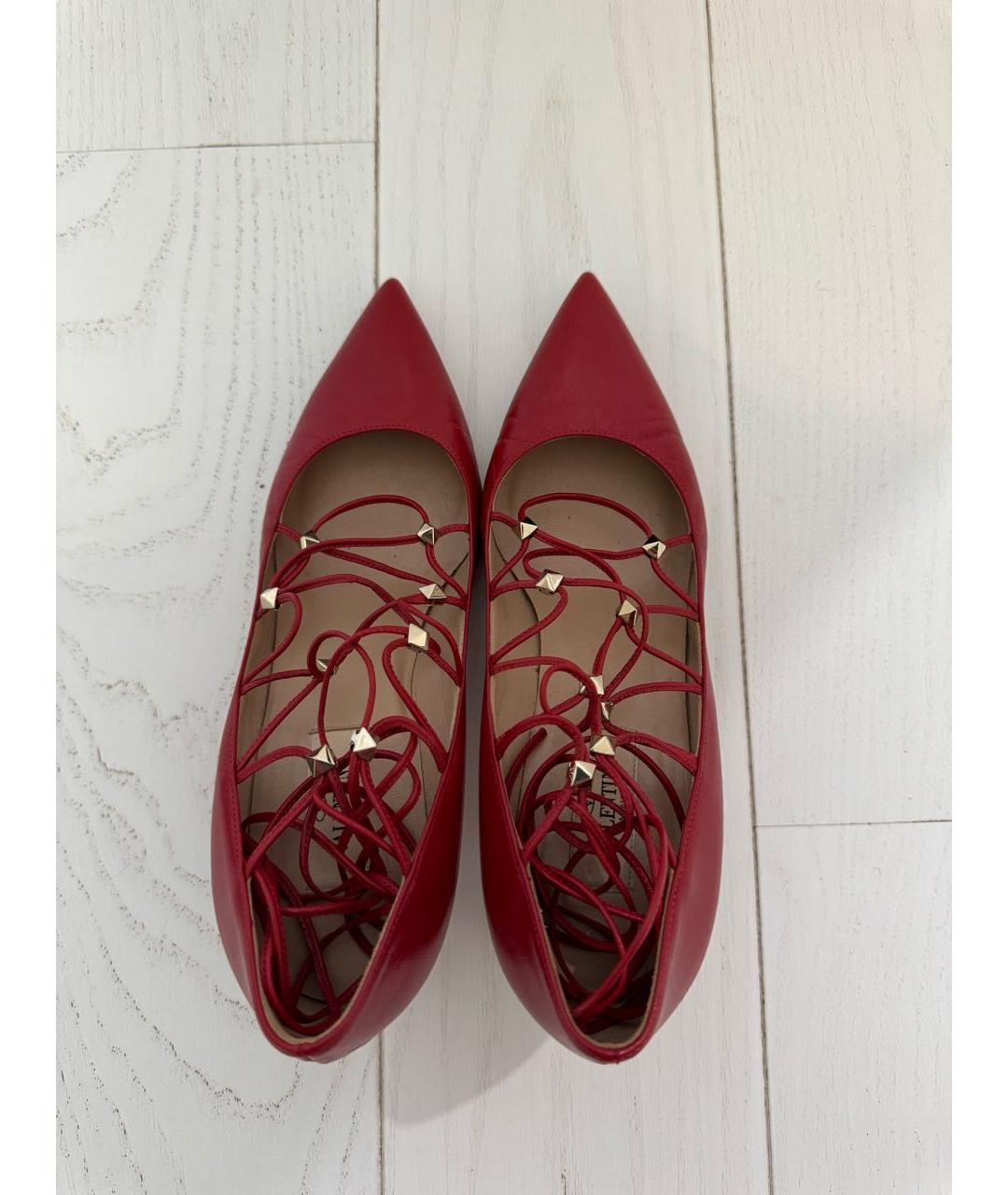 VALENTINO Красные кожаные лодочки на низком каблуке, фото 3