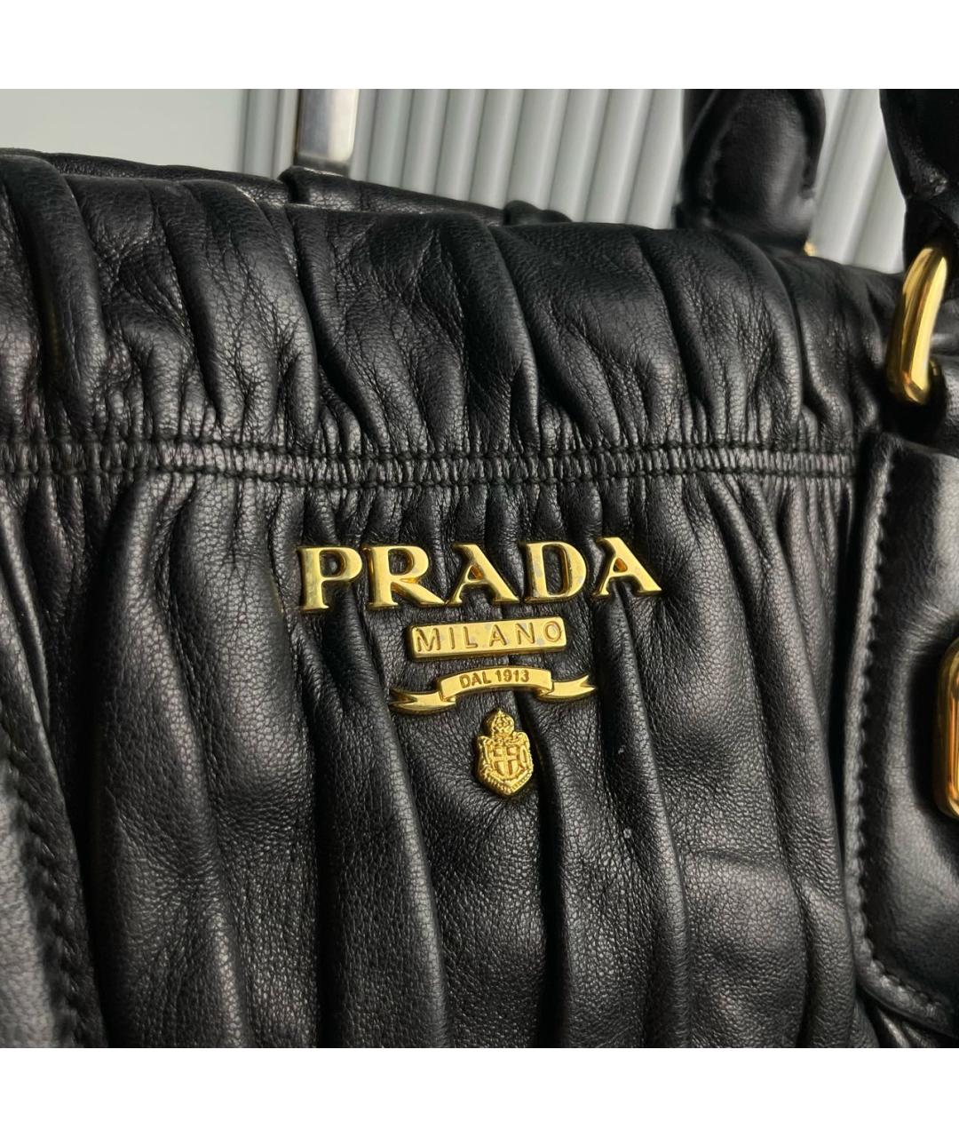 PRADA Черная кожаная сумка с короткими ручками, фото 3