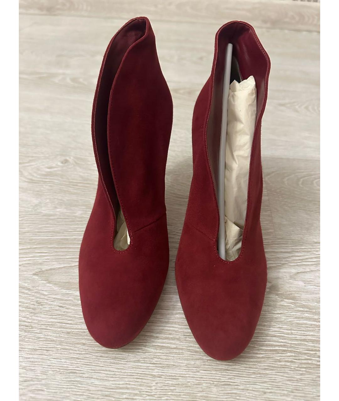 GIANVITO ROSSI Бордовые замшевые ботильоны, фото 2