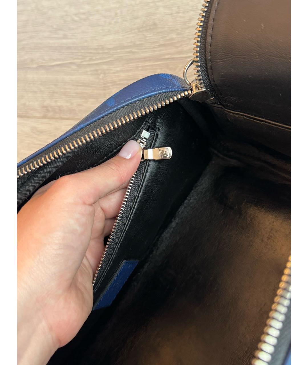 LOUIS VUITTON Темно-синяя косметичка, фото 7