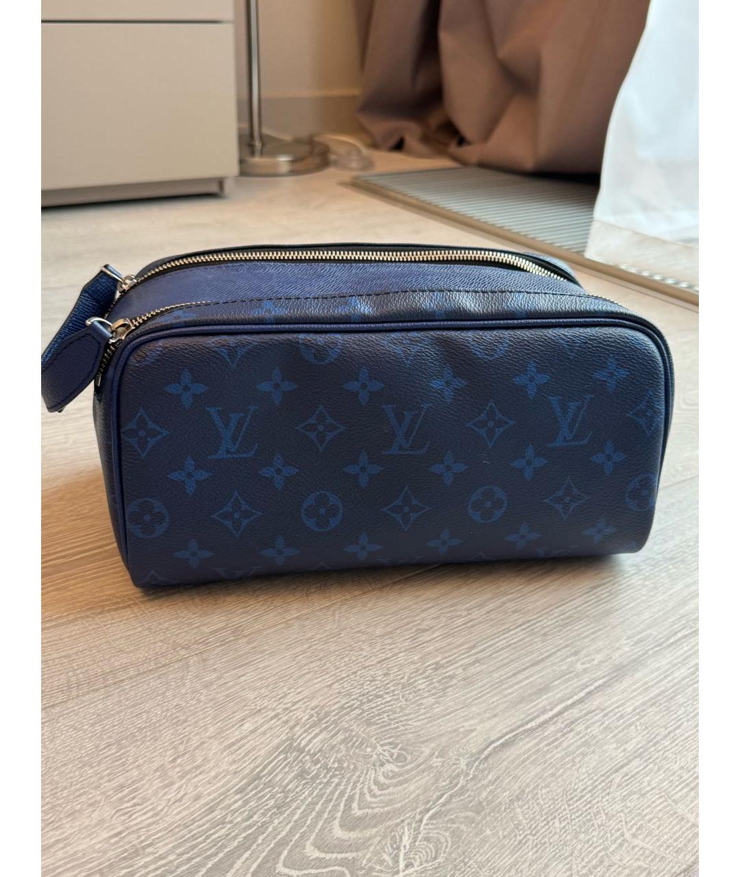 LOUIS VUITTON Темно-синяя косметичка, фото 3