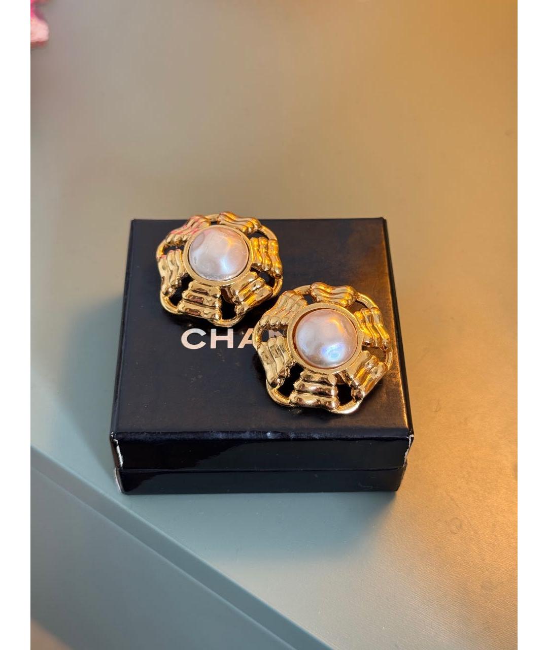 CHANEL Белые латунные клипсы, фото 8