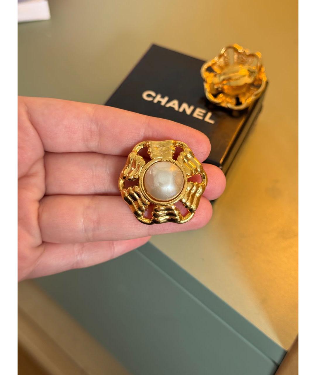 CHANEL Белые латунные клипсы, фото 2