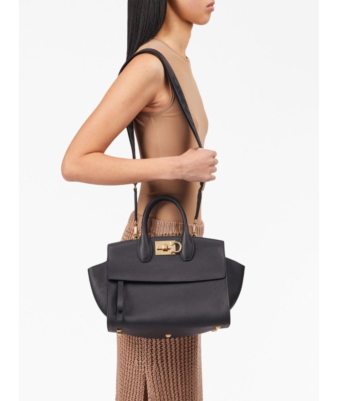 FERRAGAMO Черная кожаная сумка тоут, фото 5