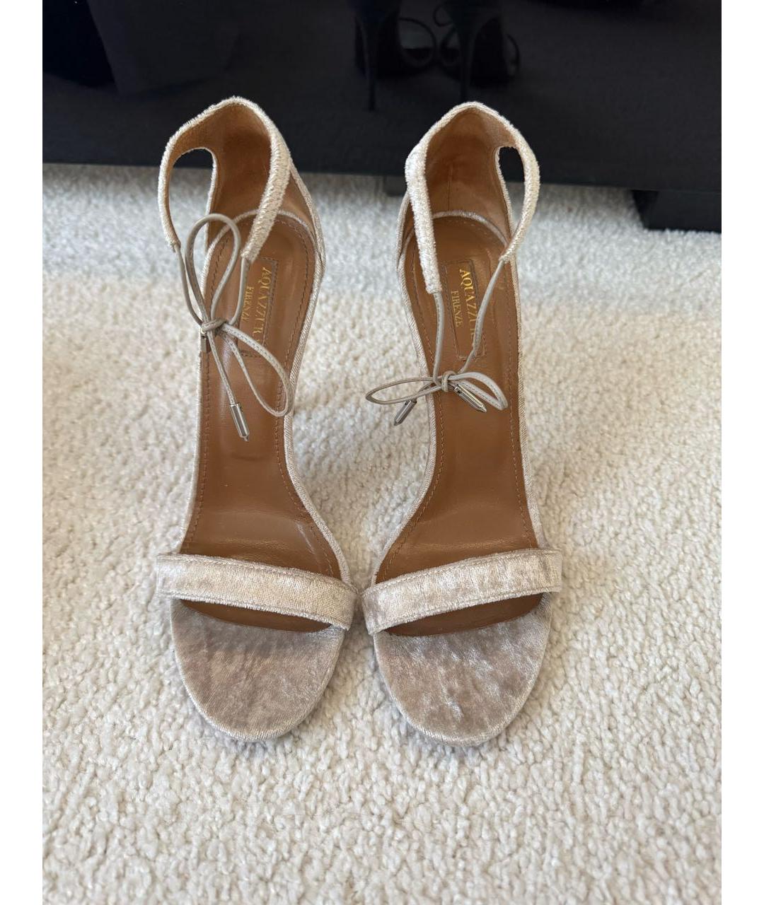 AQUAZZURA Бежевые бархатные босоножки, фото 2
