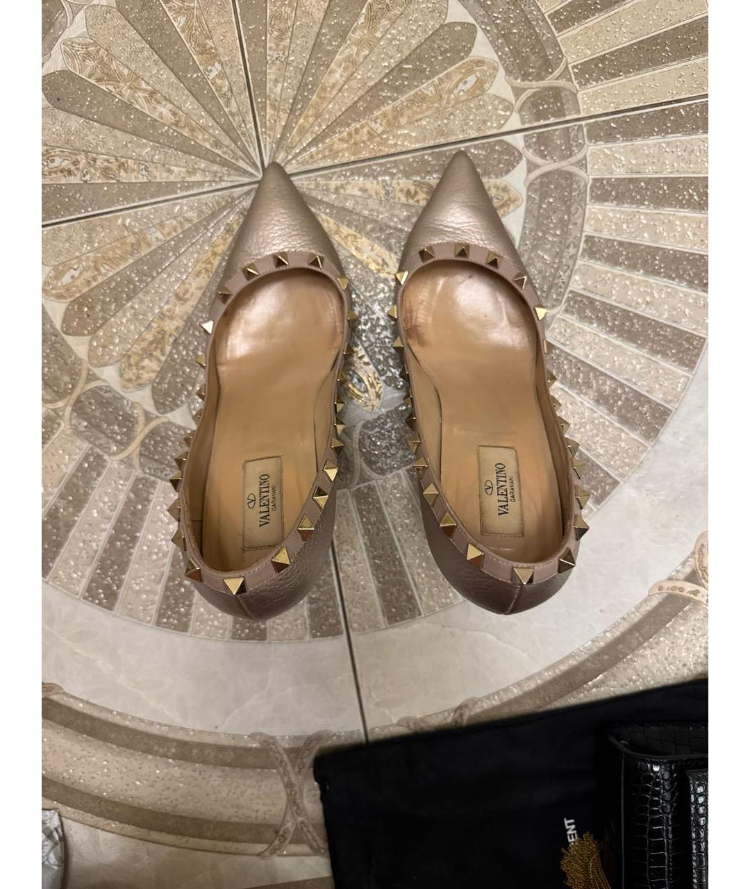 VALENTINO Золотые кожаные туфли, фото 4