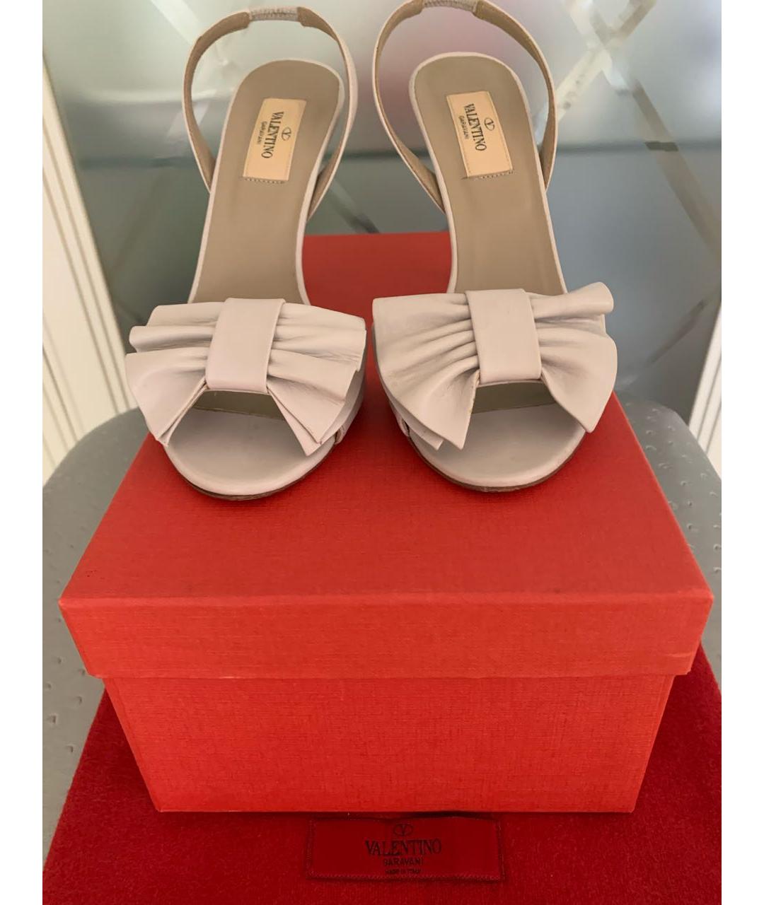 VALENTINO Бежевые кожаные босоножки, фото 7