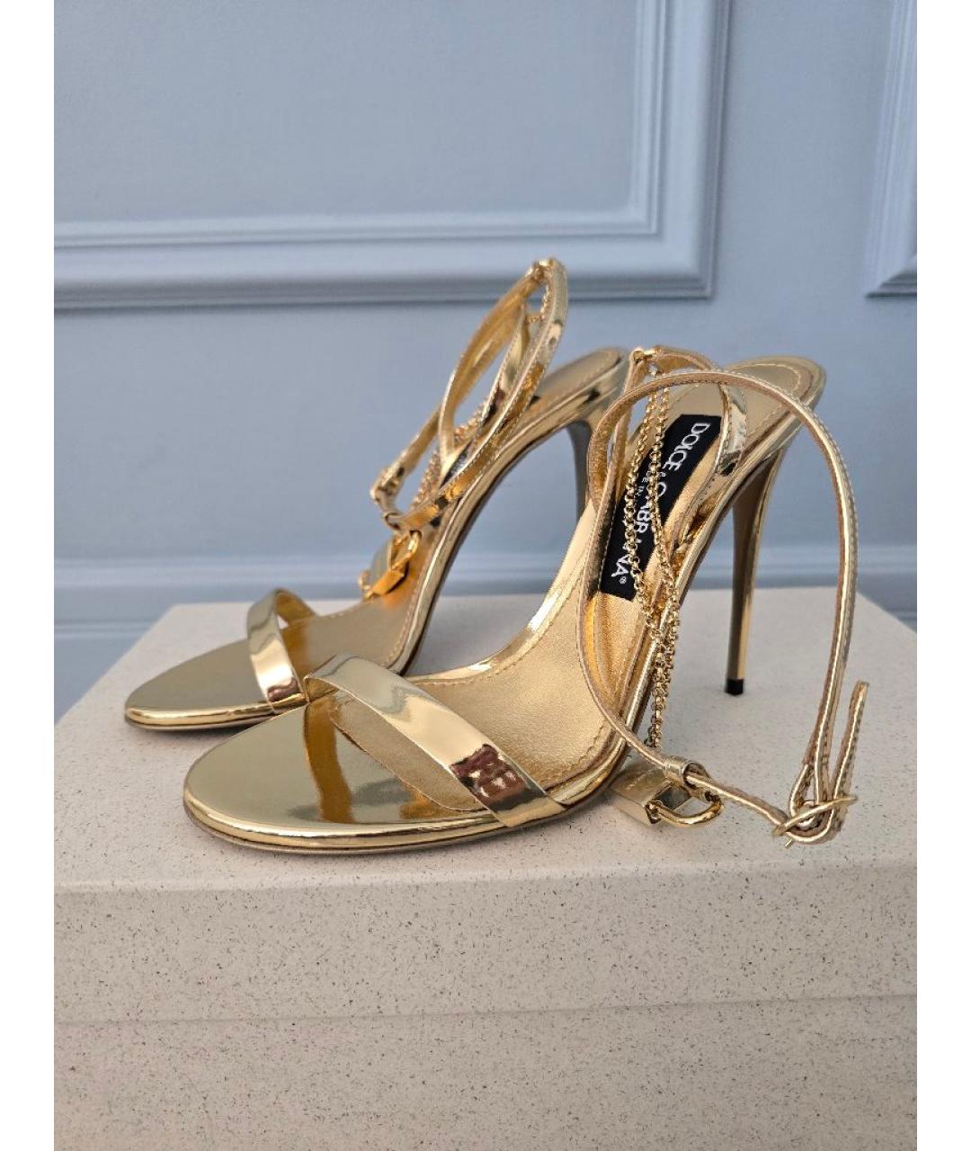 DOLCE&GABBANA Золотые босоножки из лакированной кожи, фото 5