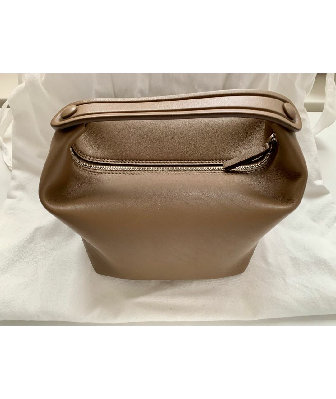 THE ROW Коричневая кожаная сумка тоут, фото 6