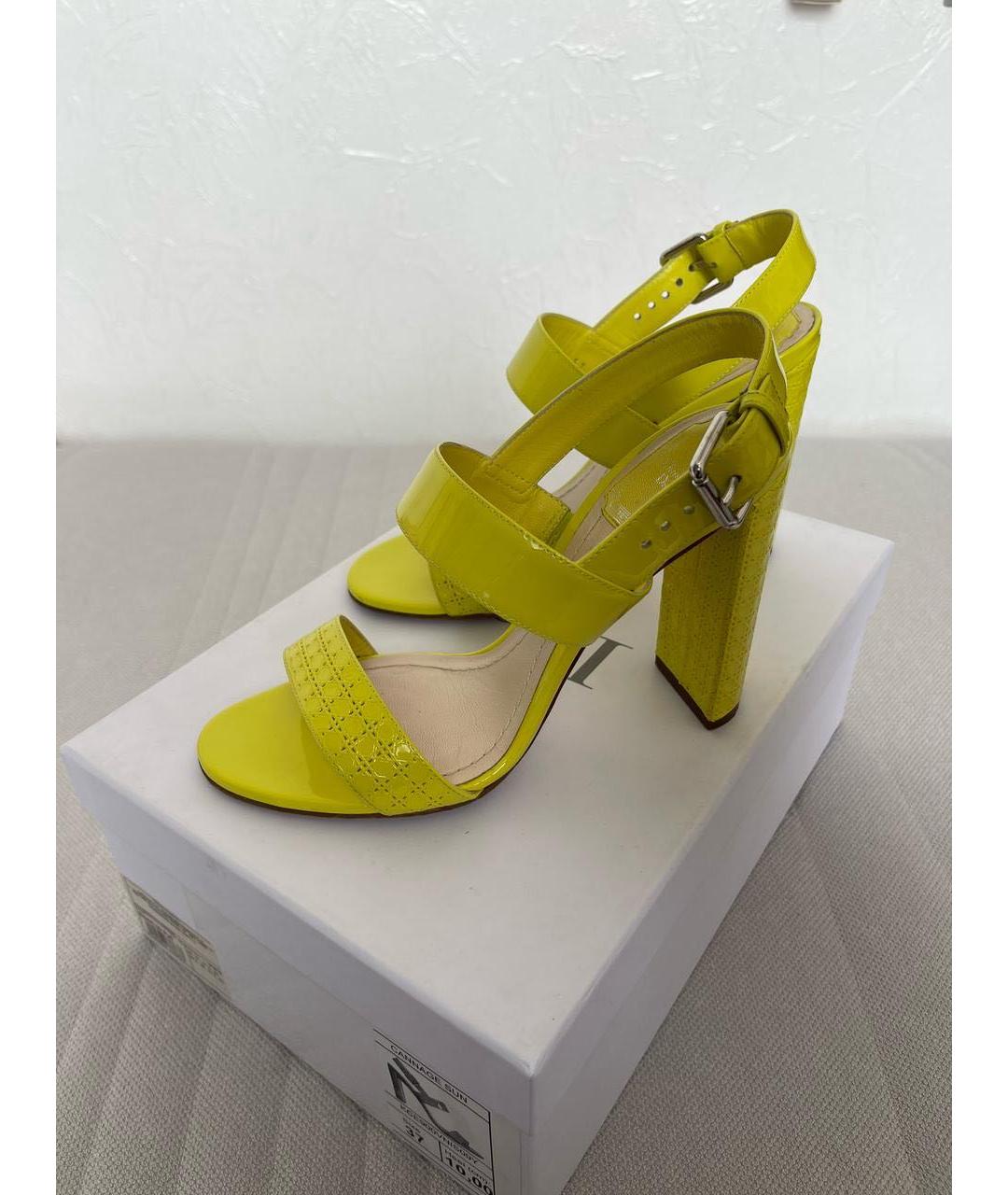 CHRISTIAN DIOR Желтые босоножки из лакированной кожи, фото 5