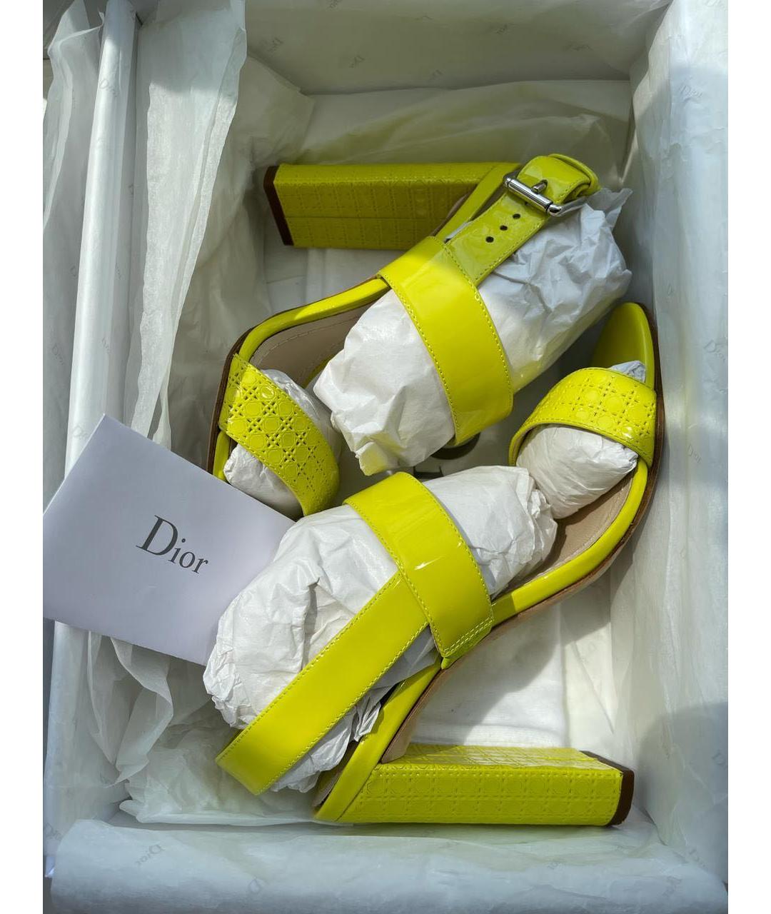 CHRISTIAN DIOR Желтые босоножки из лакированной кожи, фото 3