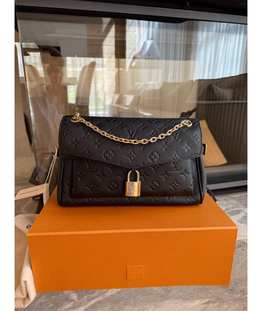 LOUIS VUITTON Черная кожаная сумка через плечо, фото 5