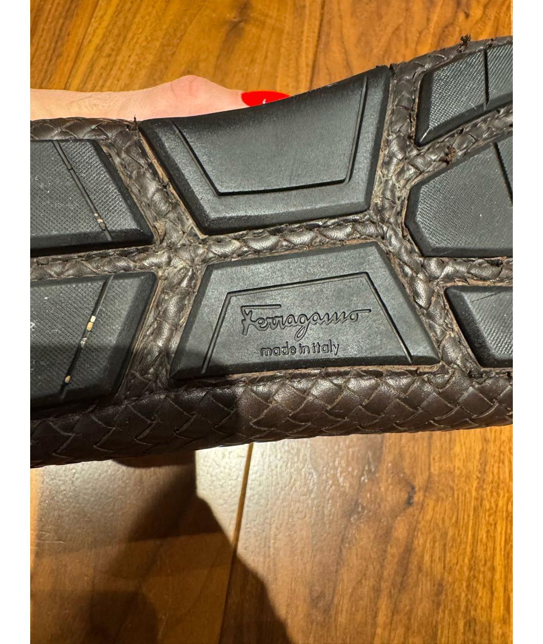FERRAGAMO Коричневые кожаные мокасины, фото 5