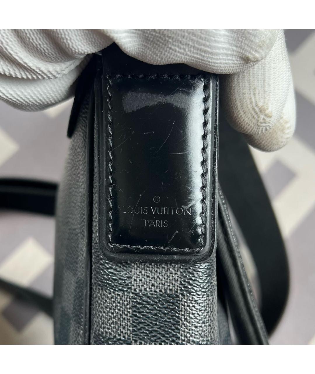 LOUIS VUITTON Антрацитовая сумка на плечо из искусственной кожи, фото 6