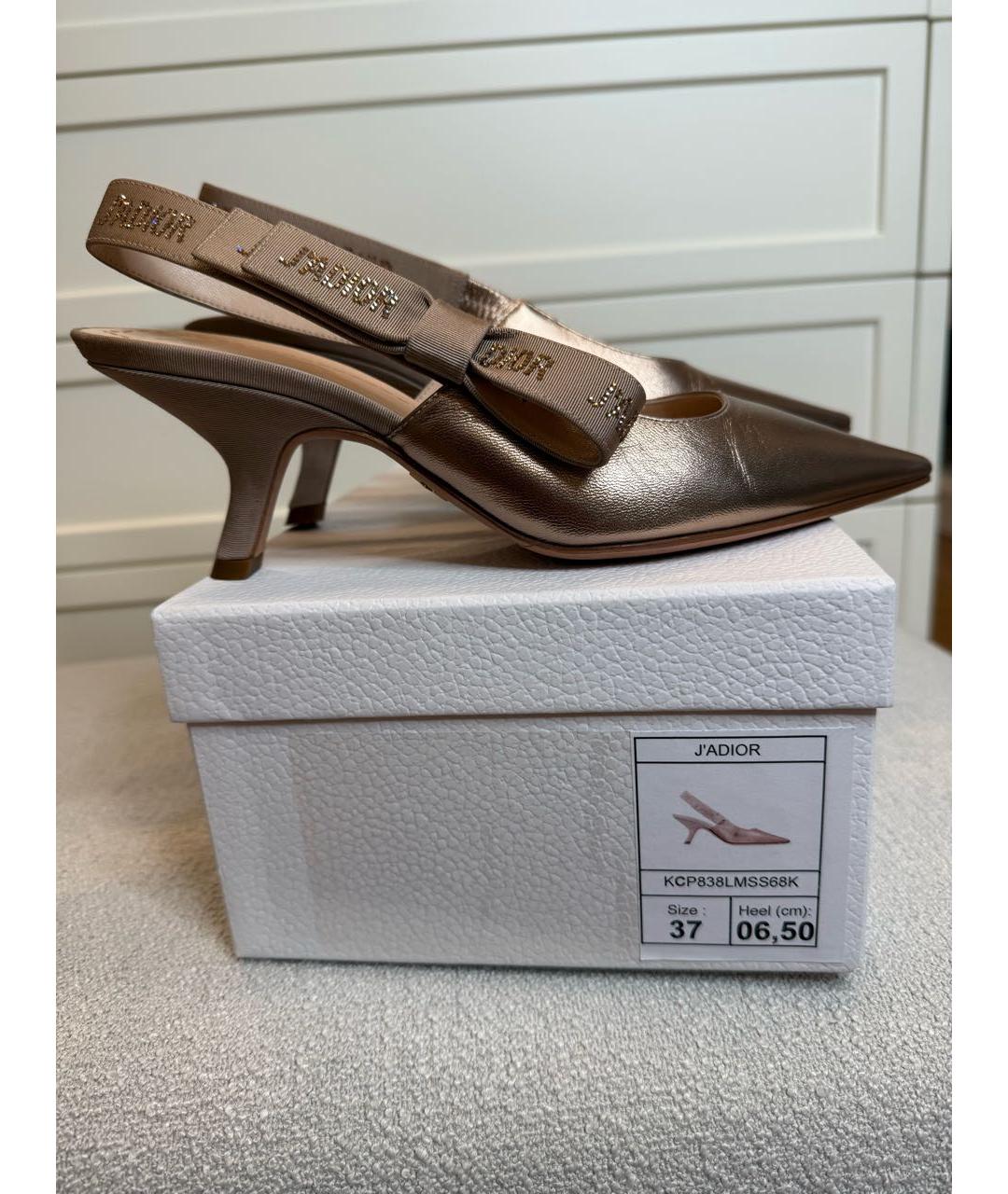 CHRISTIAN DIOR Золотые кожаные лодочки на низком каблуке, фото 5