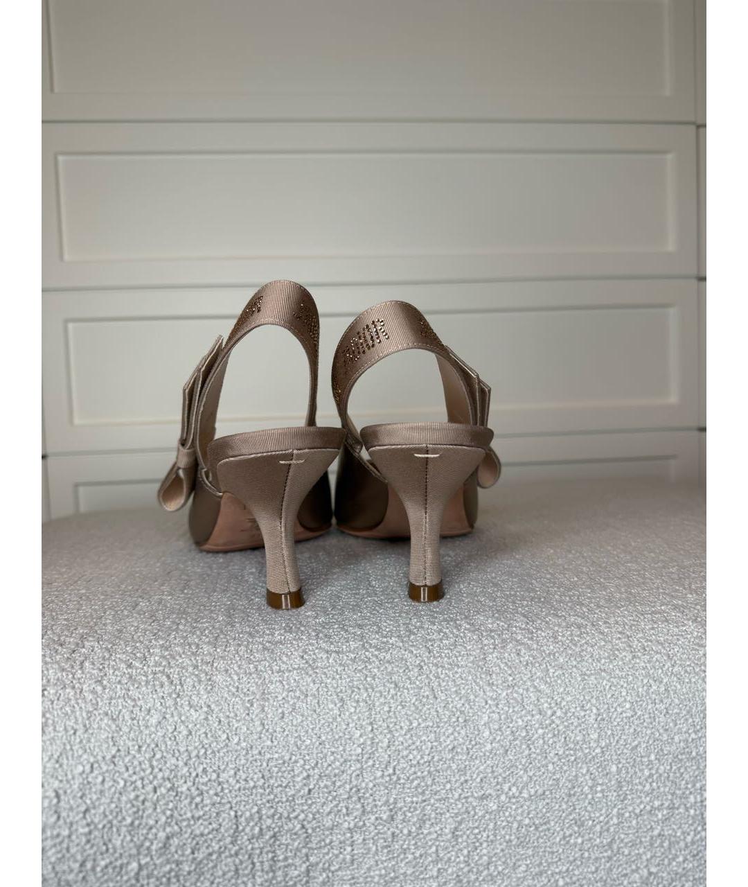 CHRISTIAN DIOR Золотые кожаные лодочки на низком каблуке, фото 4