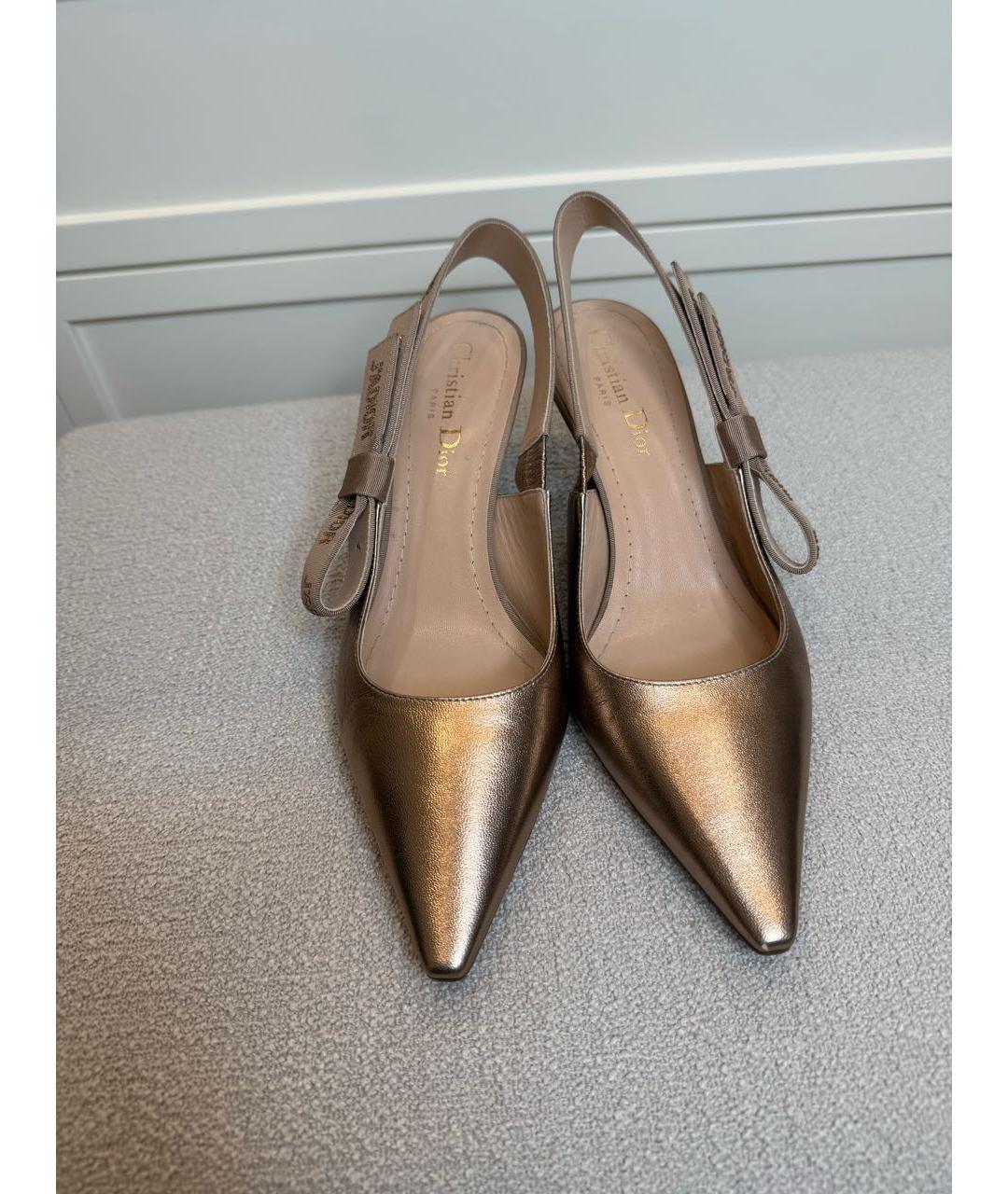 CHRISTIAN DIOR Золотые кожаные лодочки на низком каблуке, фото 2
